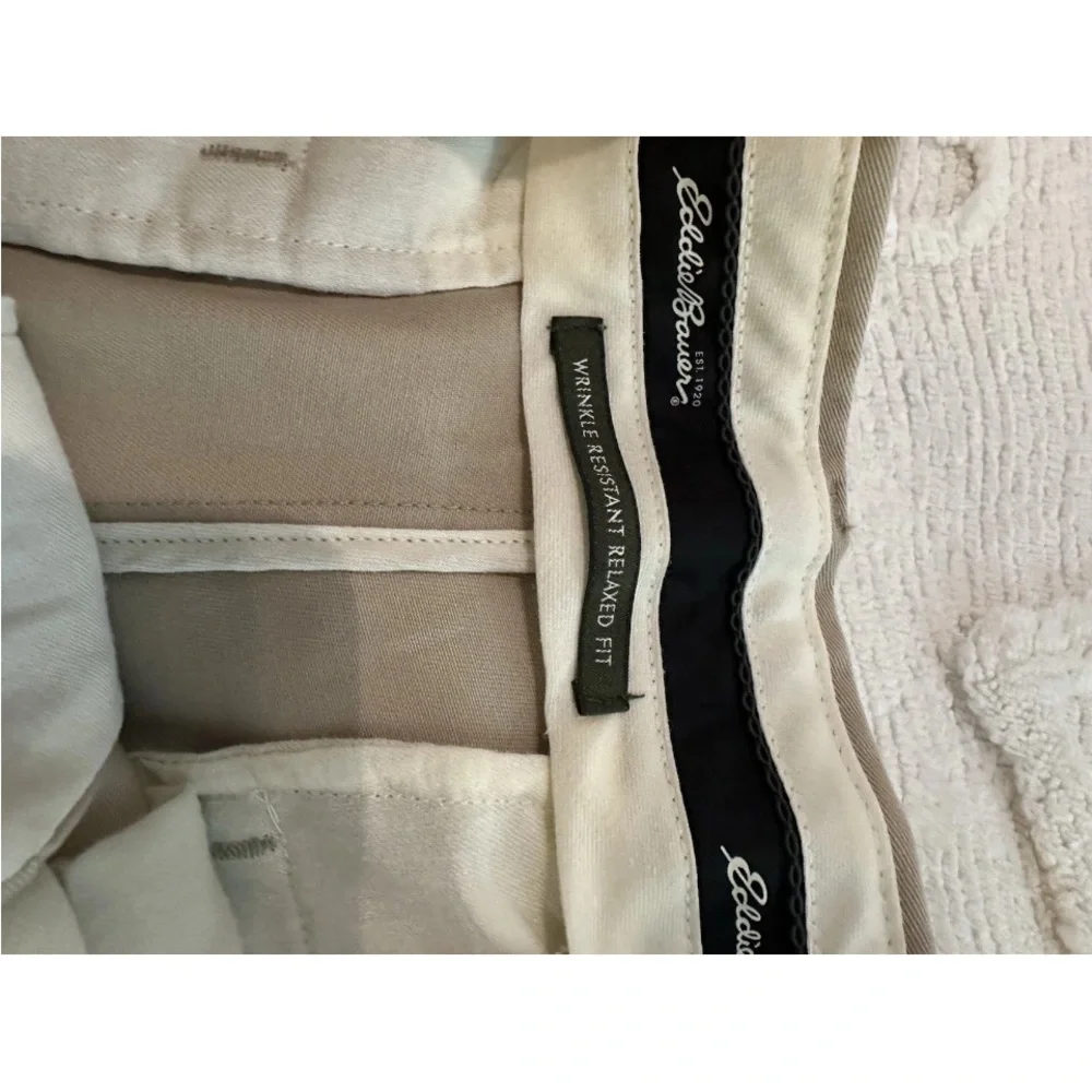 Eddie Bauer Pants Men’s 35/32 Beige Wrinkle Resistant Classic Fit Khaki no hem
